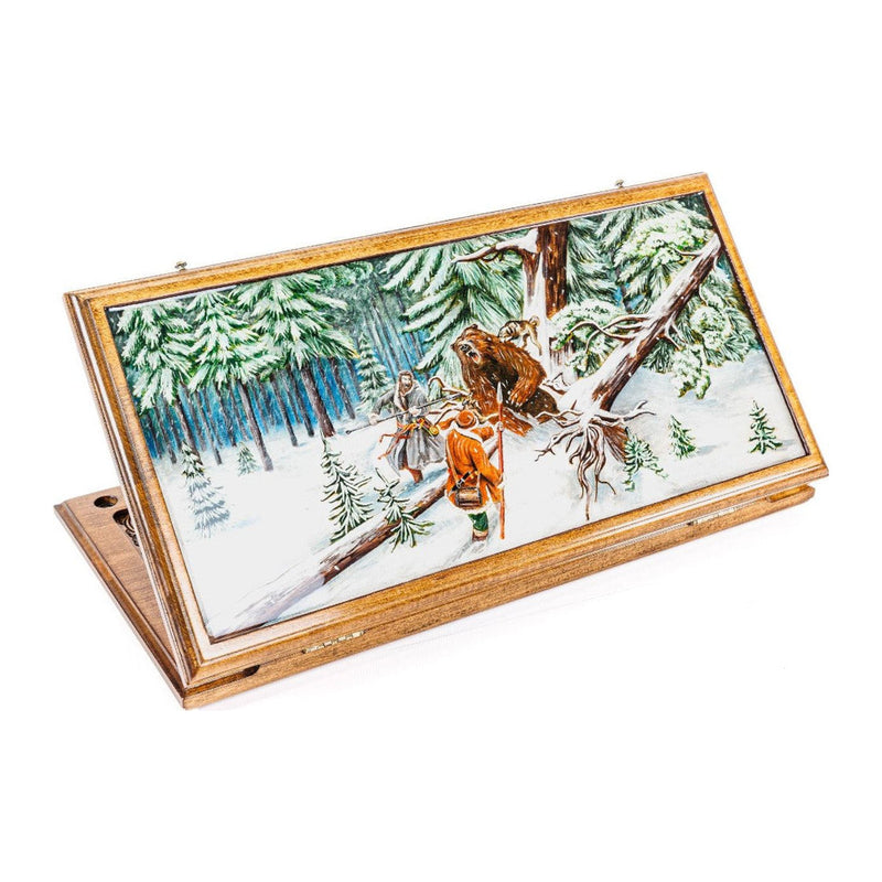 Luxus-Backgammon-Sets – geschlossenes Brett mit Ölgemälde einer verschneiten Waldszene