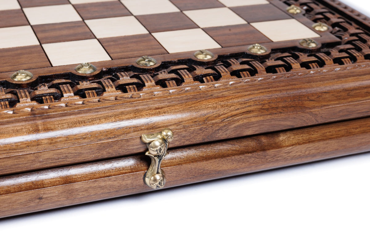 Schach- und Backgammon-Set aus Holz
