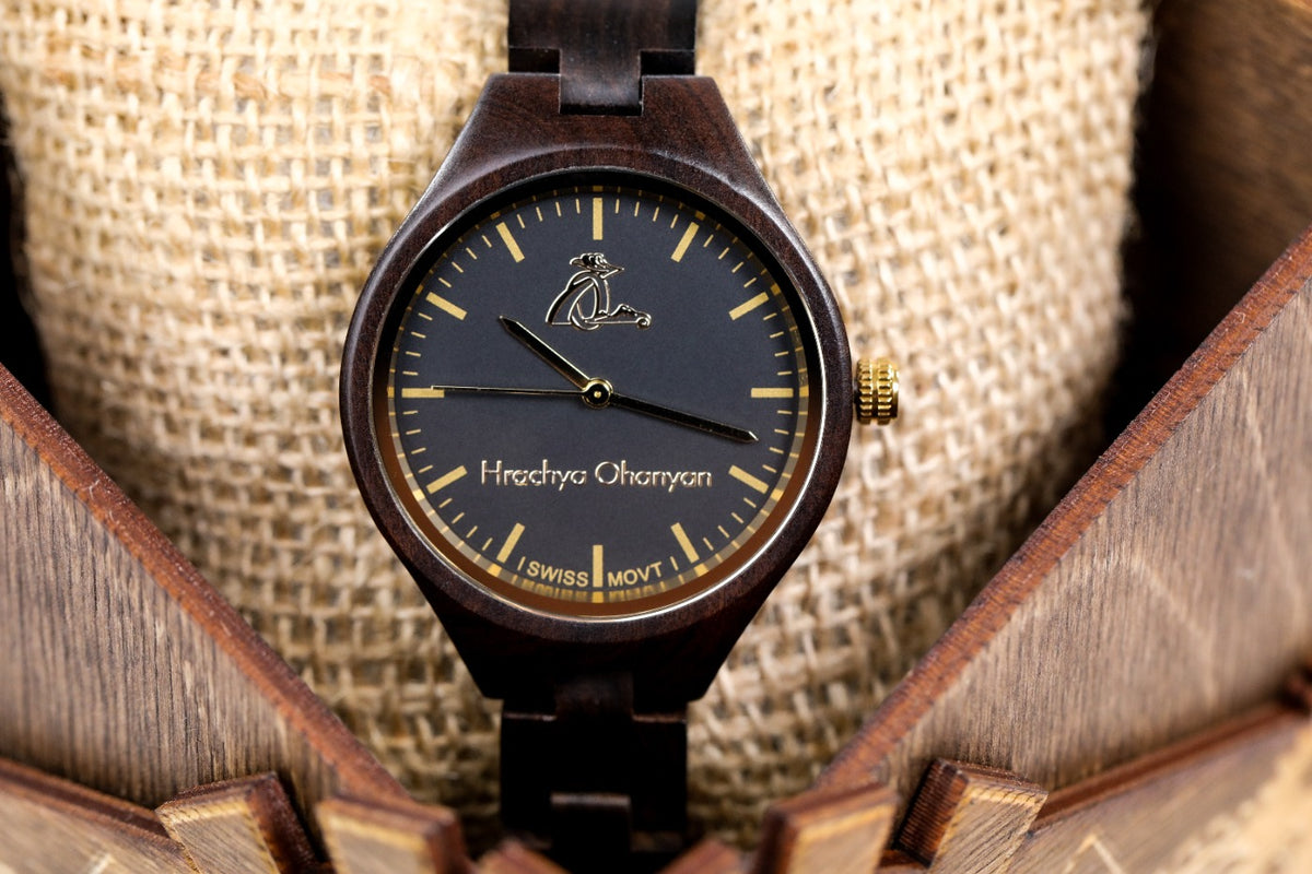 Reloj de pulsera de madera negro para mujer