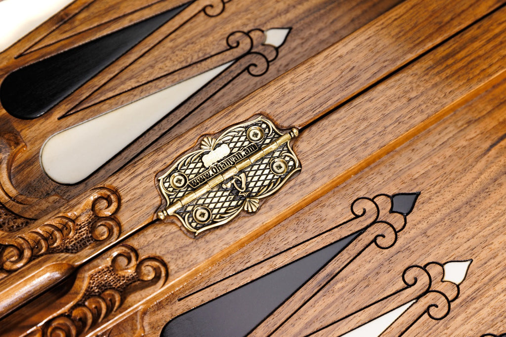 Einzigartiges Schach- und Backgammon-Set: Armenisches ornamentales Flechtmuster