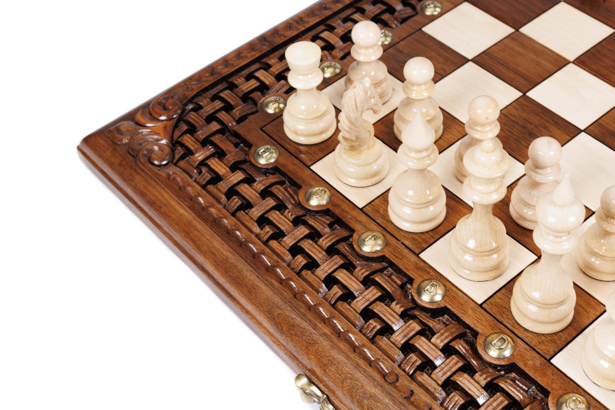 Schach- und Backgammon-Set aus Holz
