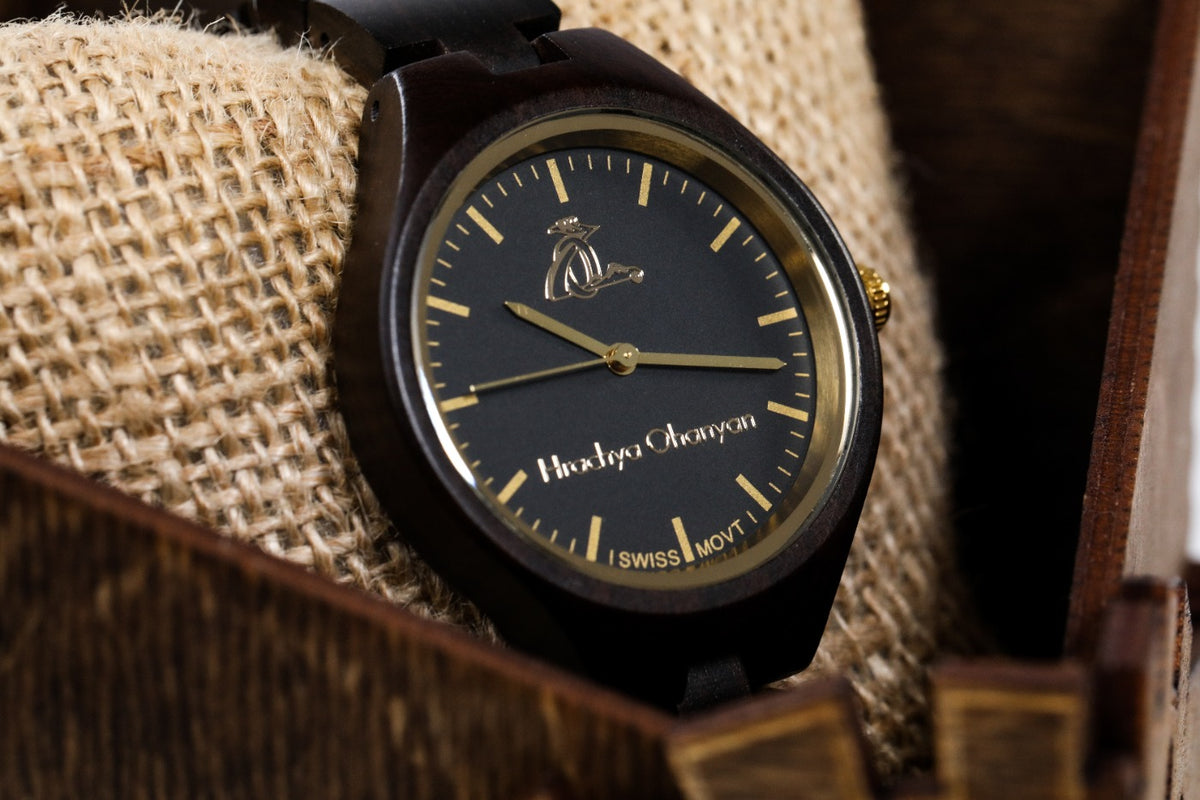 Reloj de pulsera de madera negro para mujer