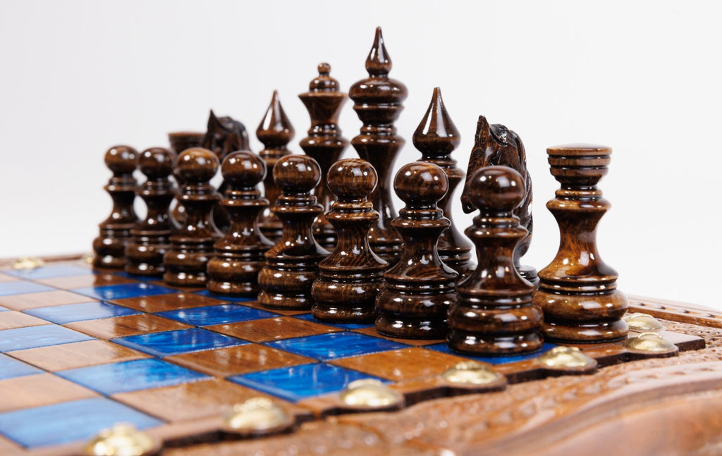 Juego de ajedrez y backgammon de nogal: incrustación de resina epoxi