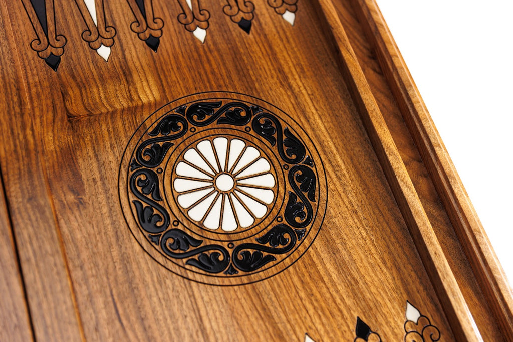 Einzigartiges Schach- und Backgammon-Set: Armenisches ornamentales Flechtmuster