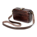 Braune Holztasche – rechteckige dunkelbraune Holztasche mit graubraunem Riemen