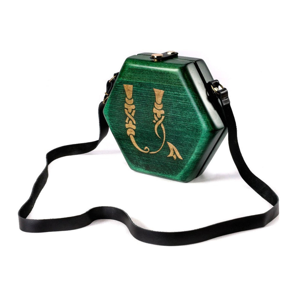 Wooden Handbag: Luxury Bag with Leather Handle – hexagonal green wooden handbag with a gold engraved letter