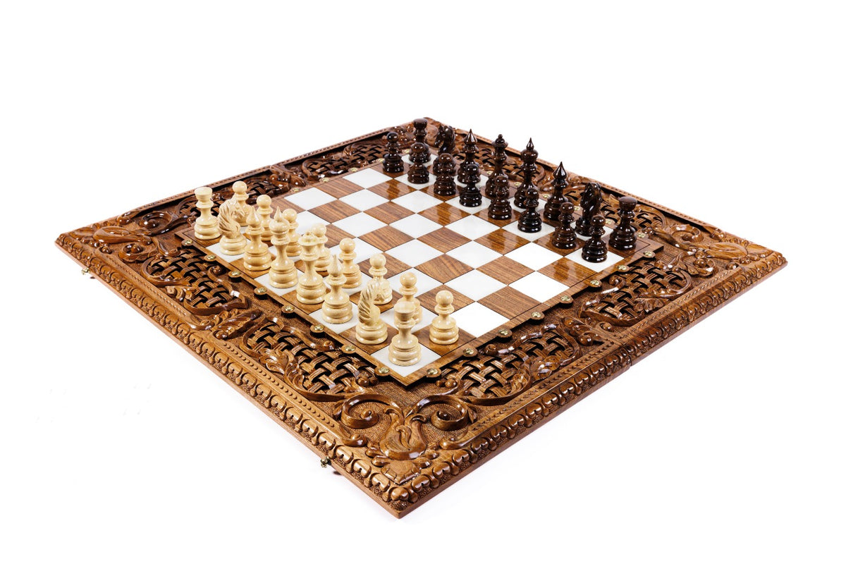 Einzigartiges Schach- und Backgammon-Set: Armenisches ornamentales Flechtmuster