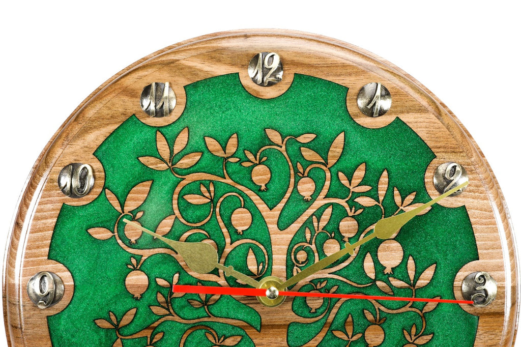 Wanduhr mit Granatapfelbaum
