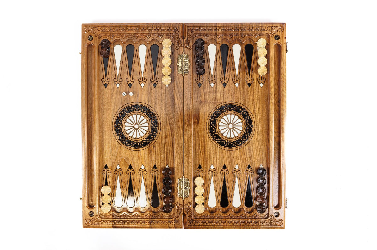 Einzigartiges Schach- und Backgammon-Set: Armenisches ornamentales Flechtmuster