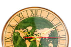 Wanduhr mit grüner Weltkarte
