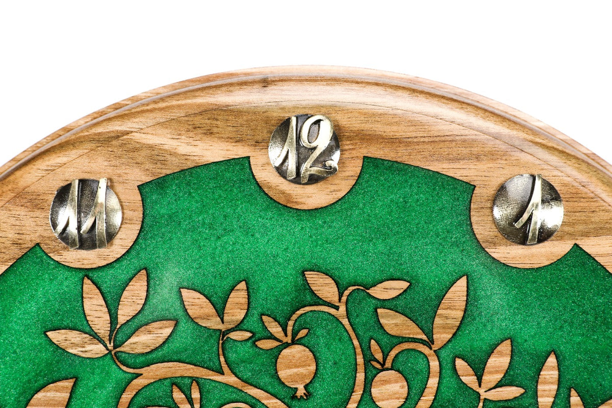 Wanduhr mit Granatapfelbaum