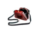 Rote Handtasche aus Holz