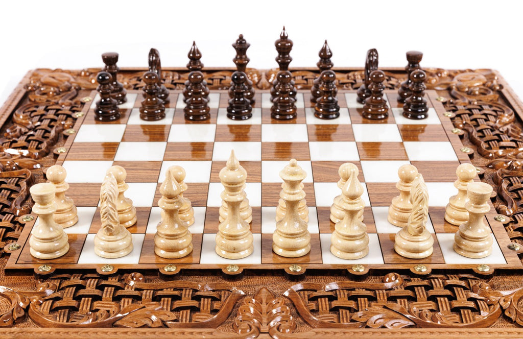 Einzigartiges Schach- und Backgammon-Set: Armenisches ornamentales Flechtmuster