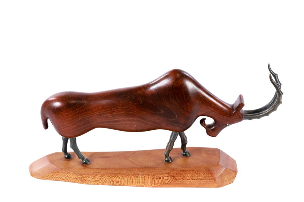 Skulptur einer Ziege aus Holz