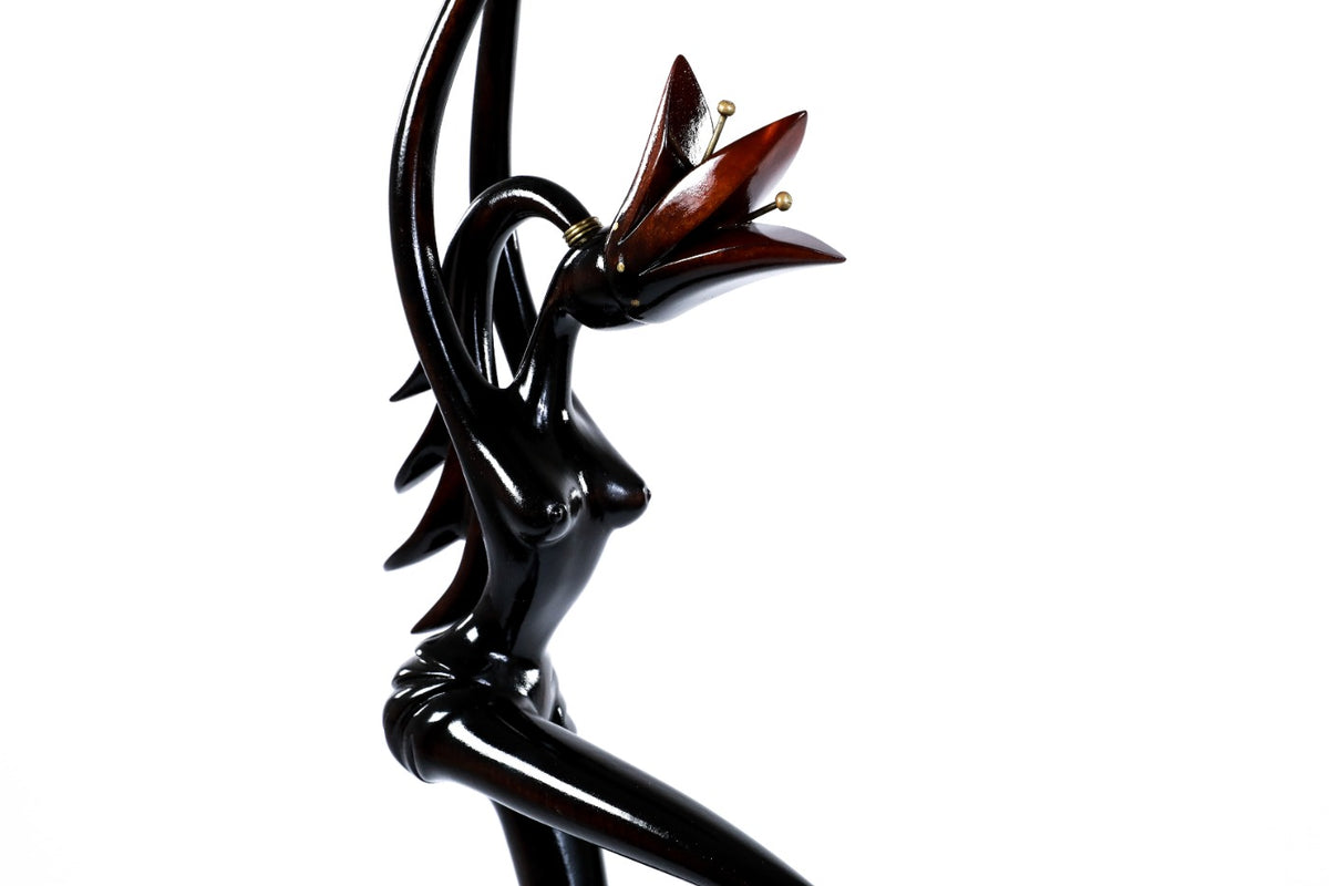 Hand-Carved Wooden Queen Sculpture - photo 2