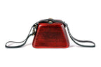 Rote Handtasche aus Holz