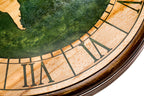 Wanduhr mit grüner Weltkarte