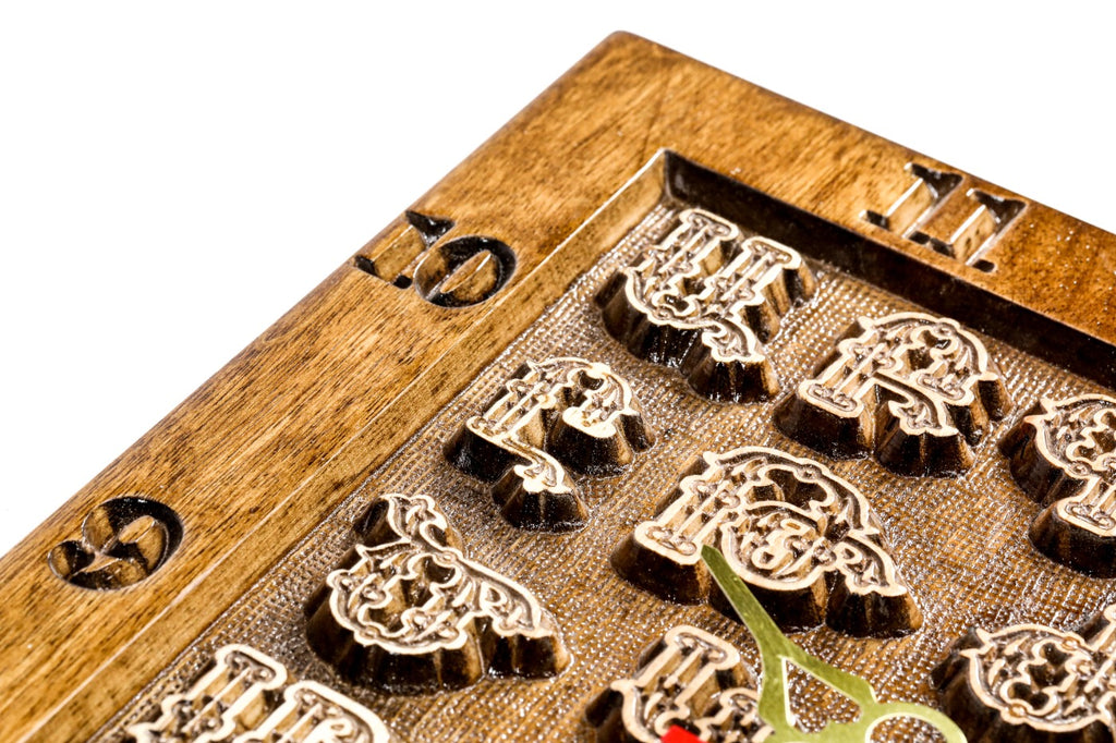 Wanduhr mit armenischem Alphabet