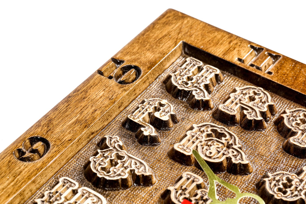 Wanduhr mit armenischem Alphabet