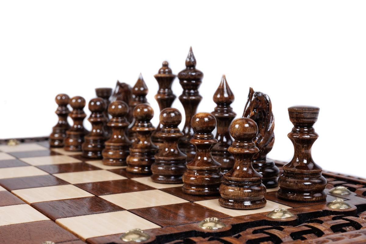 Schach- und Backgammon-Set aus Holz