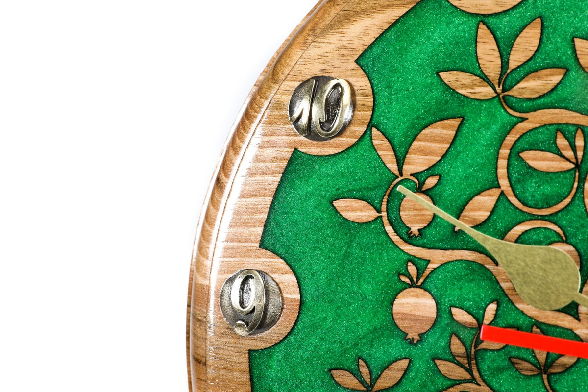 Wanduhr mit Granatapfelbaum