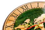 Wanduhr mit grüner Weltkarte