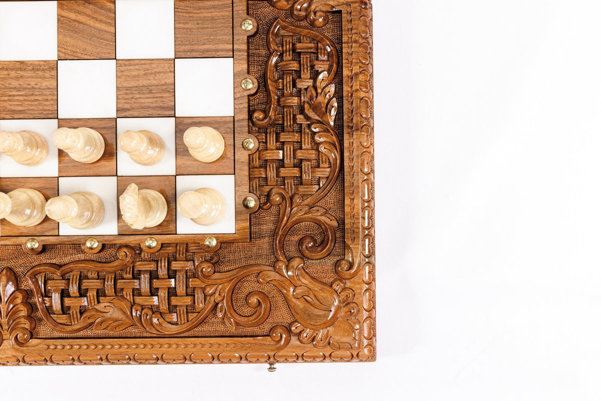 Einzigartiges Schach- und Backgammon-Set: Armenisches ornamentales Flechtmuster