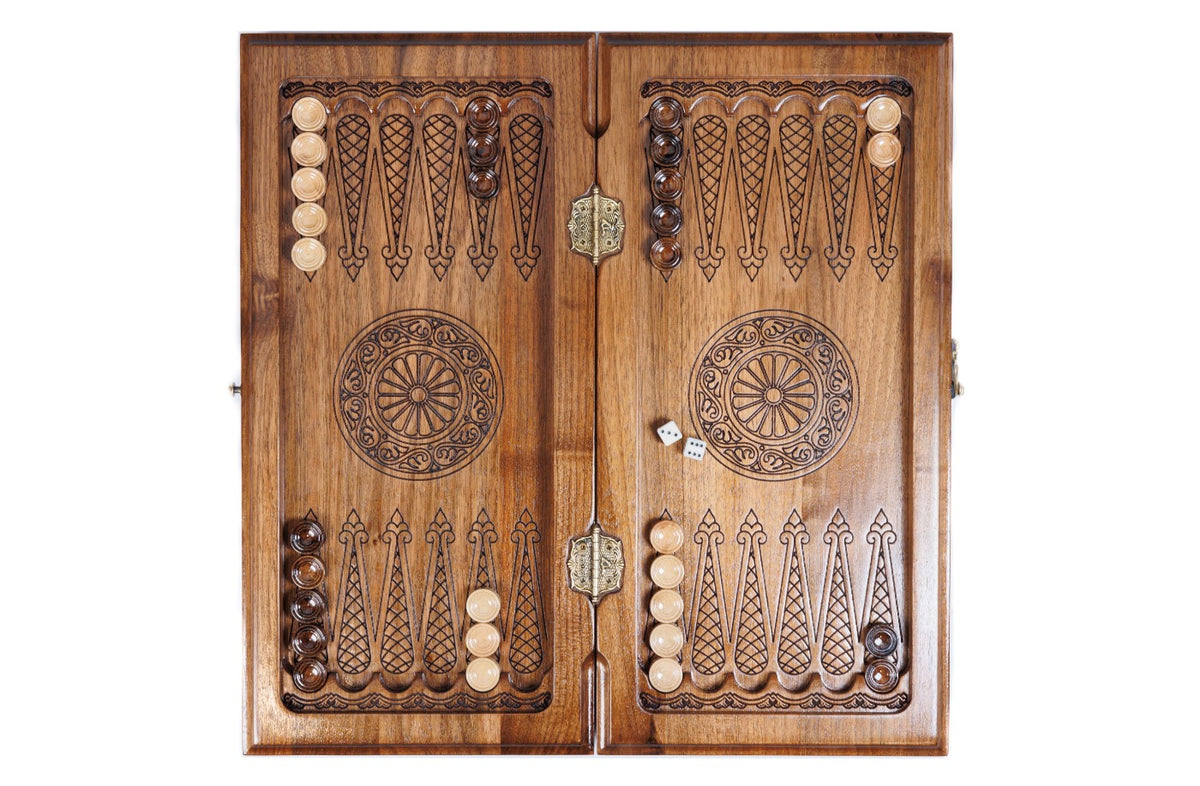 Schach- und Backgammon-Set aus Holz