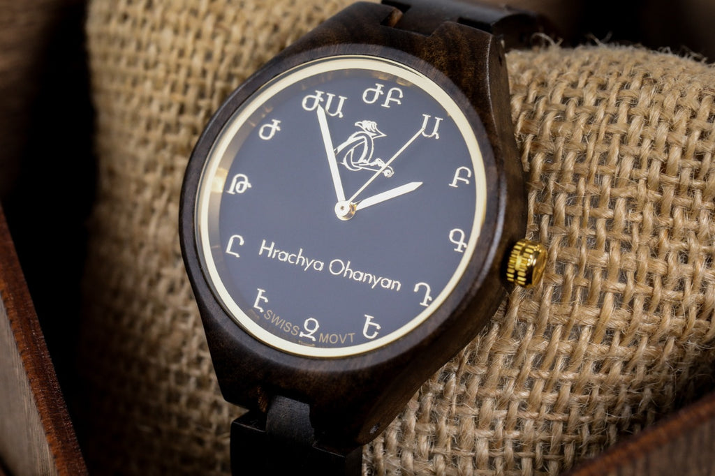 Armbanduhr für Damen aus Walnussholz – Schwarz
