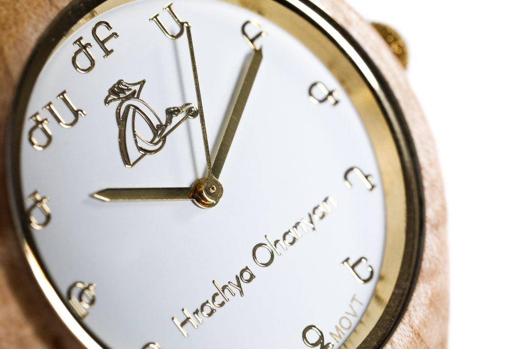 Reloj de pulsera blanco para mujer