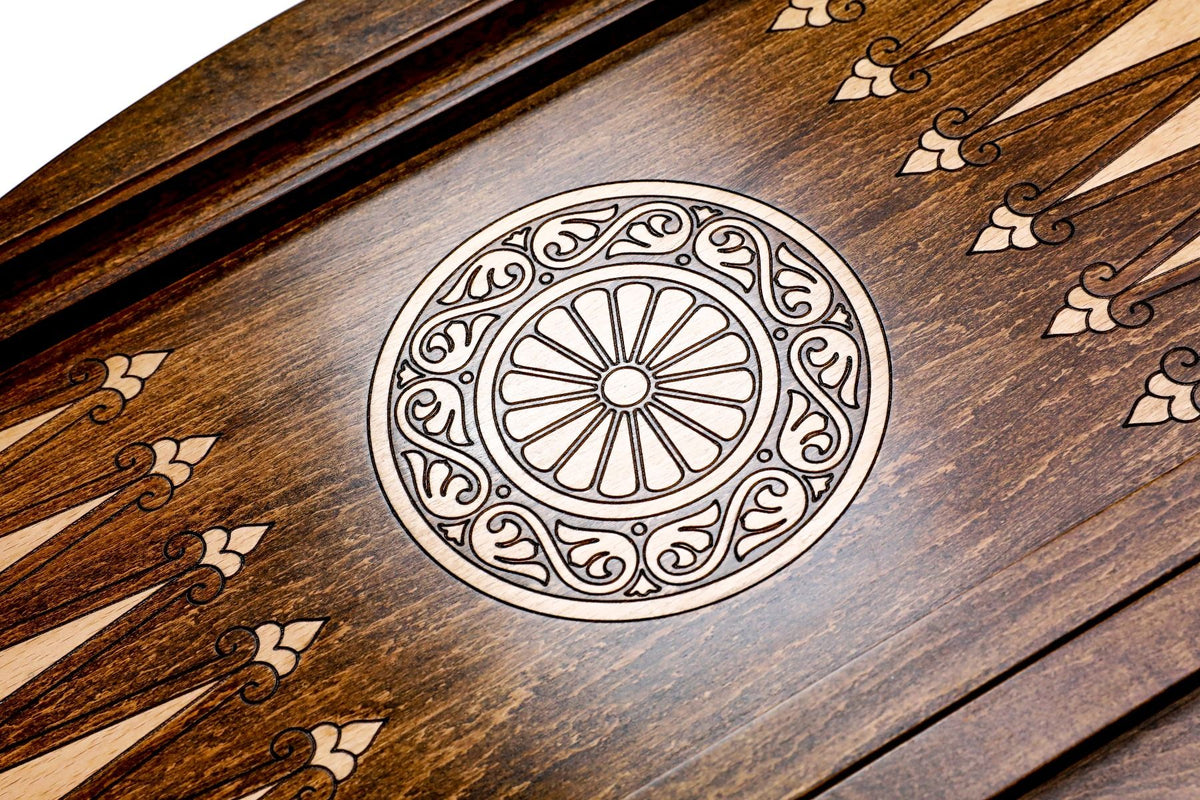 Backgammon mit Hirsch & Konturrand, dunkles Bienenwachs-Finish, 60 cm – Foto 12