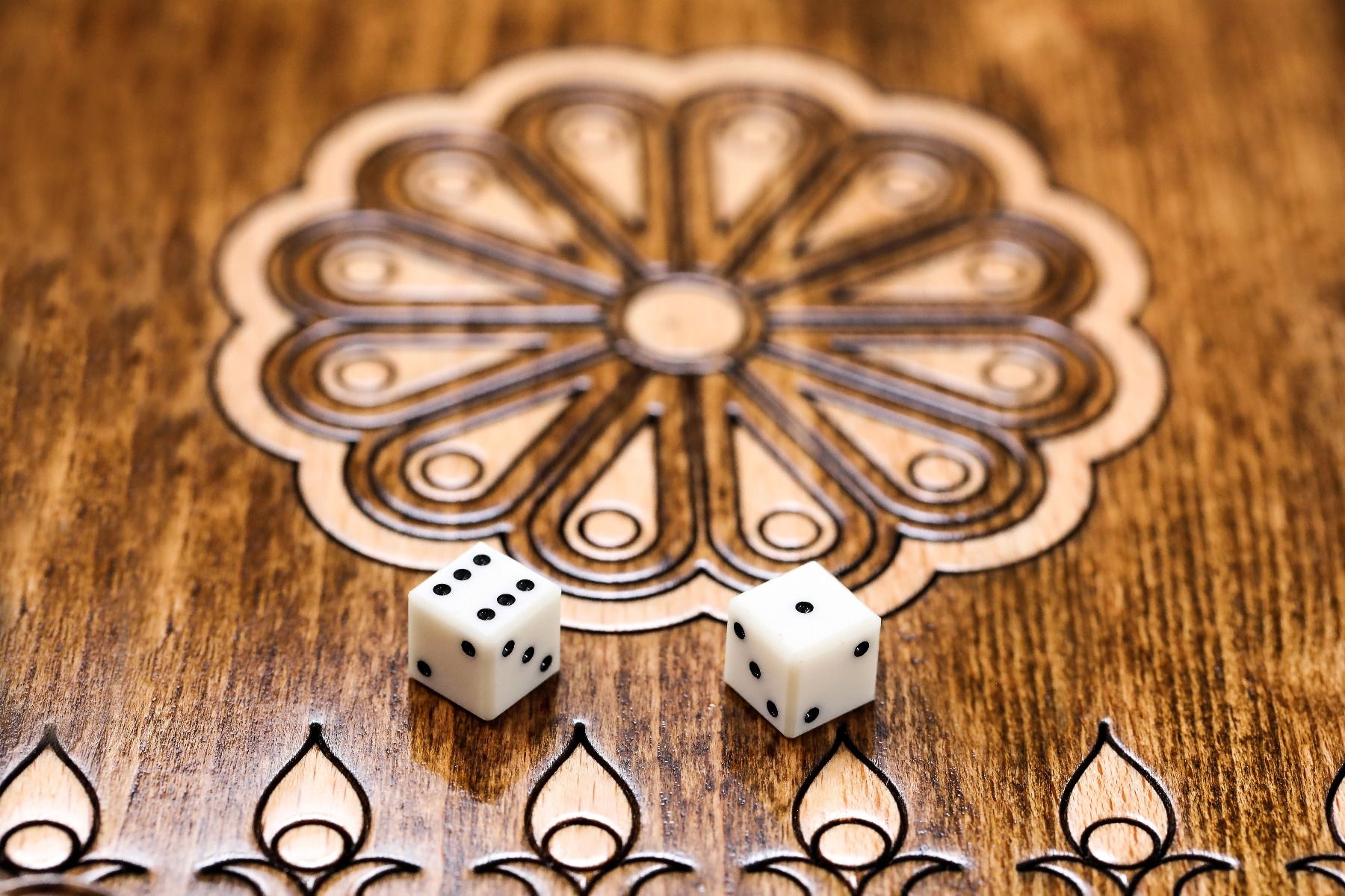 Backgammon With Ornamental Motif Classic - HrachyaOhanyan Co