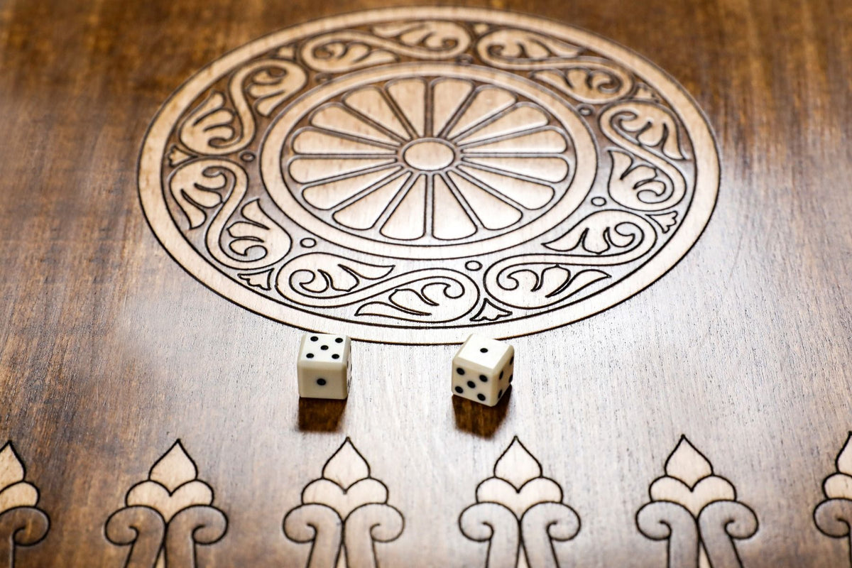Backgammon mit Relief-Rosette auf Flechtgrund, 60 cm – Foto 14