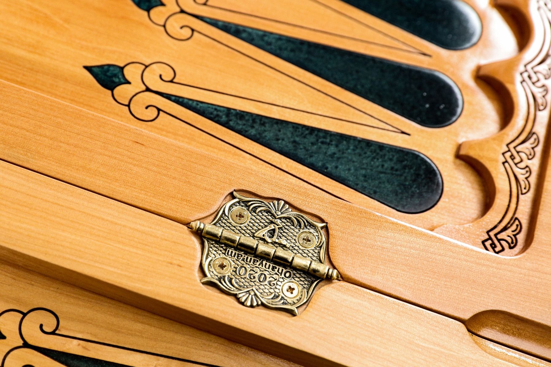 Epoxy Beehive Backgammon Two-Sided Classic - HrachyaOhanyan Co