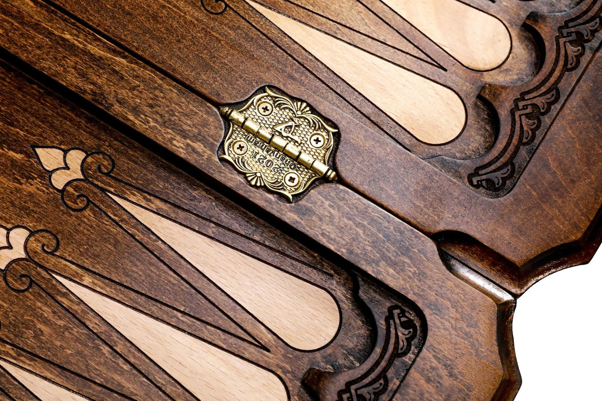Backgammon mit Hirsch & Konturrand, dunkles Bienenwachs-Finish, 60 cm – Foto 7
